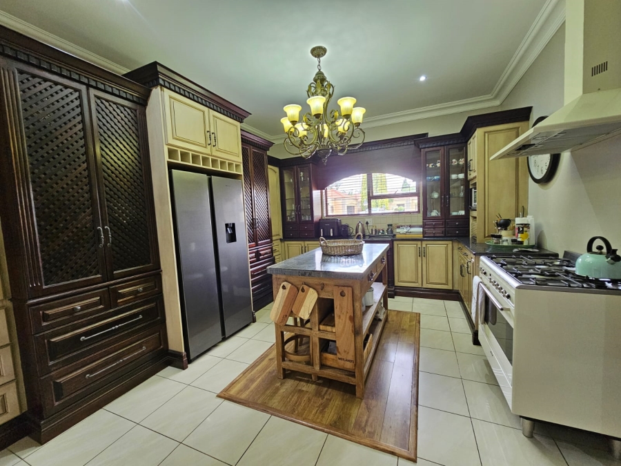 5 Bedroom Property for Sale in Jim Fouchepark Free State